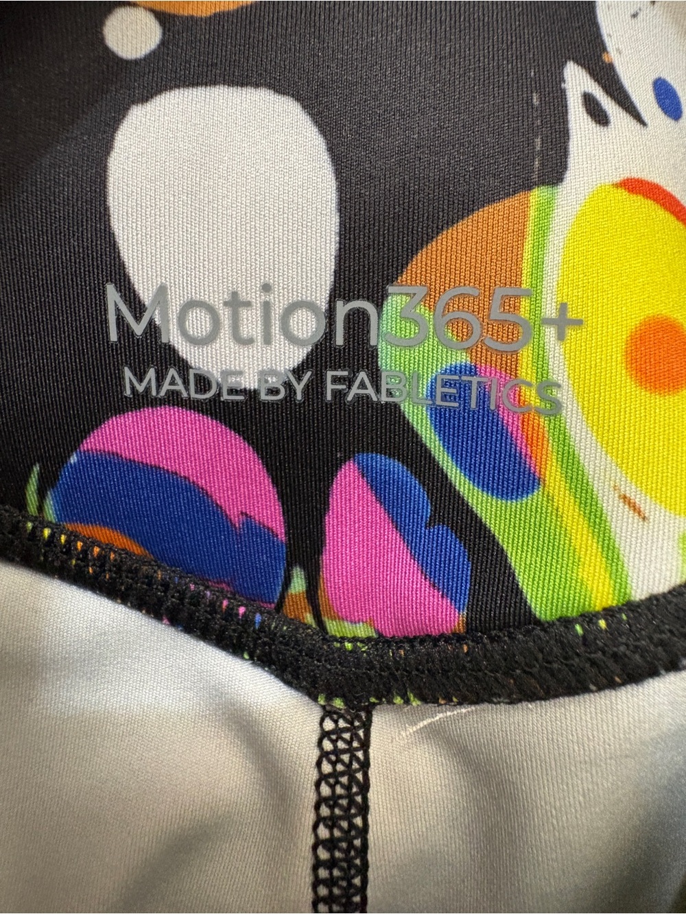 Fabletics Motion365+ High-Waisted Multicolor Abstract Print Leggings - Picture 4 of 4
